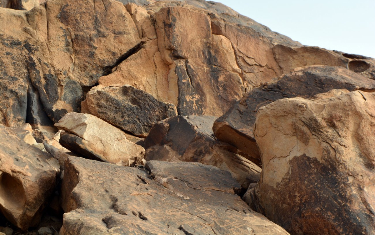 رسومات "جبل سواج" الثمودية الرائعة تبهر زوار رس القصيم