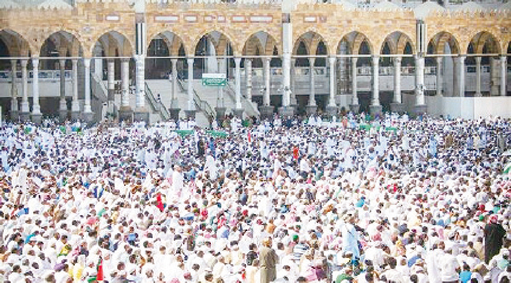 من خطبة الجمعة في المسجد الحرام أمس. "واس"