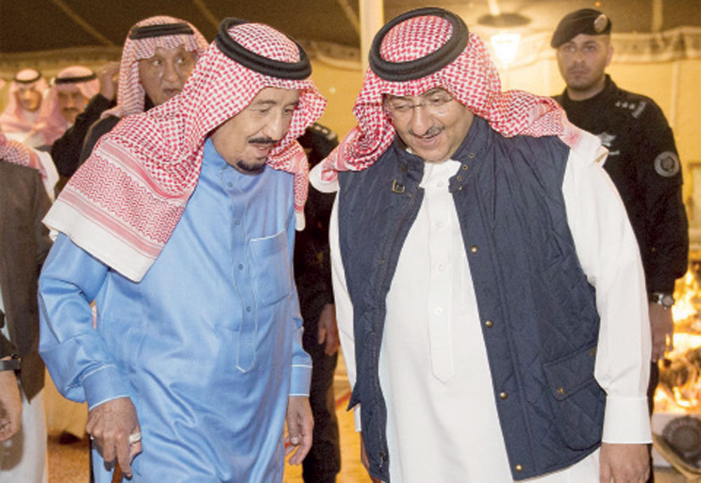 الملك سلمان والأمير محمد بن نايف في حفل عشاء أقامه ولي العهد تكريما لخادم الحرمين. 