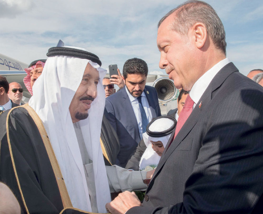 الملك والرئيس التركي أثناء زيارة خادم الحرمين تركيا في 11 أبريل من العام المنصرم.