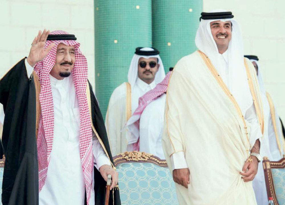 خادم الحرمين والشيخ تميم بن حمد بن خليفة آل ثاني أثناء زيارة الملك لقطر في ديسمبر الفائت.