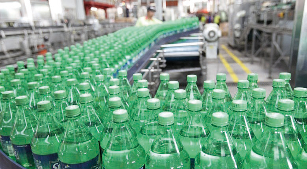 الضريبة الانتقائية ستطبق على المشروبات الغازية في السعودية بنسبة 50 في المائة.