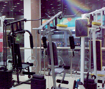 أمنيات أصحاب الأوزان الثقيلة تنعش محال بيع الأجهزة الرياضية