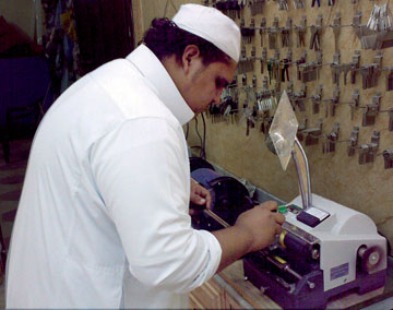 "الحديد" يخفض أسعار نسخ المفاتيح ويزيد هامش الربح للباعة