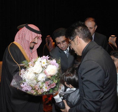 عشرة آلاف دولار هدية من الأمير سلطان لمبتعثين في أمريكا