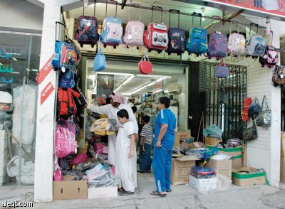 العودة للمدارس تنعش أسواق الشنط المدرسية