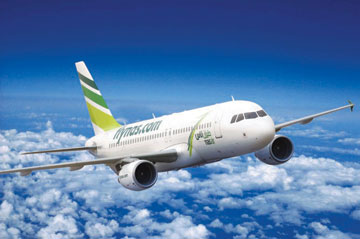 "ناس" تعايد عملاءها على متن طائراتها ومنسوبيها في مقرها الرئيسي