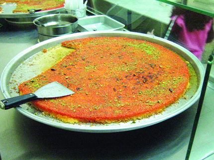 الأردنيون في الرياض.. يجمعهم المنسف والروابط العائلية ويفرقهم الكمبيوتر