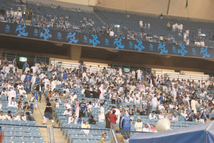 "عاصفة ترابية" تؤجل موقعة الهلال وسابا 22 ساعة