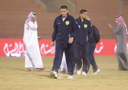 "عاصفة ترابية" تؤجل موقعة الهلال وسابا 22 ساعة