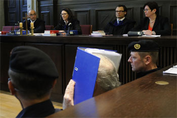 وقائع مأساة النمساوية "إليزابيث" التي احتجزها والدها في قبو منزله 24 عاما