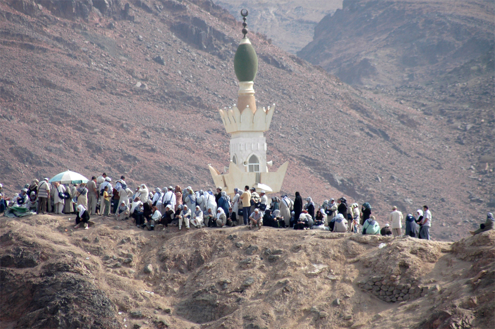 جبل أحد التي وقعت فيه إحدى غزوات الرسول صلى الله عليه وسلم في المدينة ...