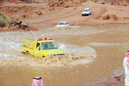 حائل تحت الماء .. "الأمطار" تستنفر الدفاع المدني