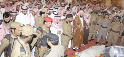 الآلاف يشيّعون الشيخ ابن جبرين