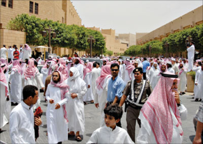 الآلاف يشيّعون الشيخ ابن جبرين