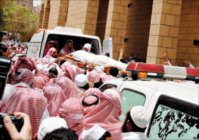 الآلاف يشيّعون الشيخ ابن جبرين