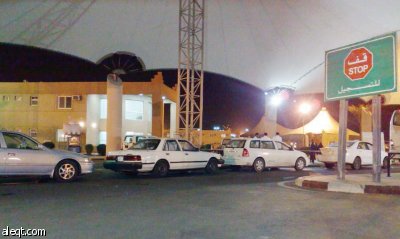 انقطاع الكهرباء يشل الحركة في منفذ الطوال 9 ساعات