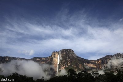 شلال آنجل في فنزويلا يعتبر أعلى شلال في العالم
