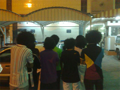 "الشرطة" توقف 807 شابا ارتدوا "طيحني" و"بابا سامحني" وقصوا شعورهم "كدش"