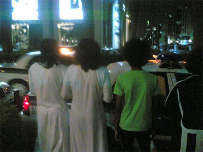 "الشرطة" توقف 807 شابا ارتدوا "طيحني" و"بابا سامحني" وقصوا شعورهم "كدش"