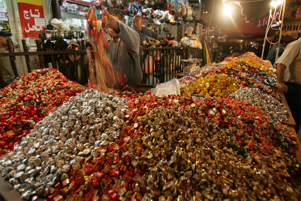 مدينة نابلس في فلسطين تشتهر بصناعة الحلويات الرمضانية.