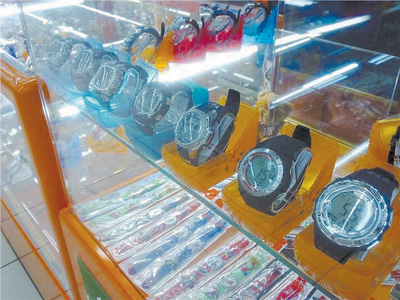 «الساعات الرقمية».. أسعارها وسهولة قراءتها يجعلانها مطلب المستهلكين