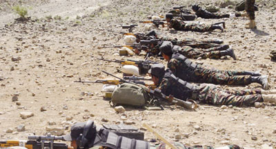 اليمن: حقيبة مشبوهة تكشف مخططا لتزييف ملابس الجيش السعودي