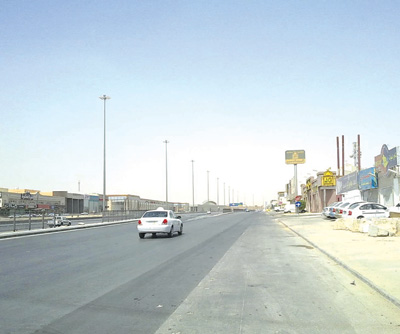 متهورون يحوّلون «طريق الخدمة» إلى مضامير سباق.. والنتيجة حوادث مؤلمة