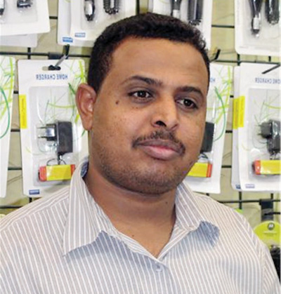 عبد الرحمن: كثرة محال الجوالات أضرت بتجارتنا