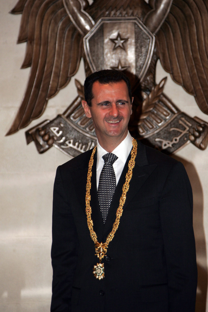 الرئيس بشار الأسد يقلد خادم الحرمين وسام أمية الوطني ذا العقد وهو أعلى