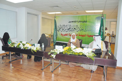 «الحوار الوطني» و»النهضة الخيرية» يبرمان اتفاقية لنشر الحوار الأسري