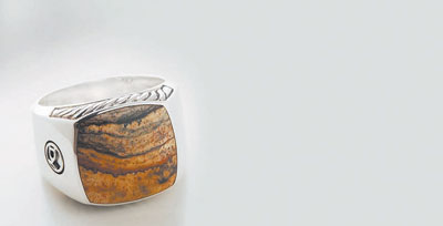 محال بيع الخواتم تستقطب زبائنها بالعروض الترويجية