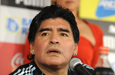 مارادونا يصب جام غضبه على الصحافة ويهدي التأهل إلى الشعب الأرجنتيني