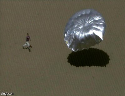 طفل اختبأ في علبة كرتون يحبس أنفاس أمريكا 5 ساعات