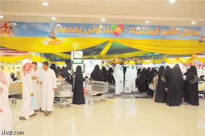 بريدة: الأسر المنتجة من أرصفة الشوارع إلى «المولات» الكبيرة