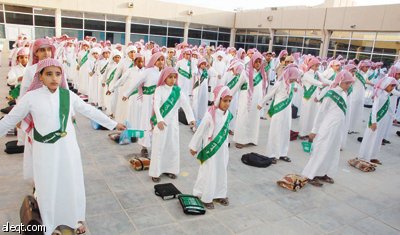 طلاب المملكة يتغنّون بـ «الوطن» في احتفالية «خضراء» لونت المدارس