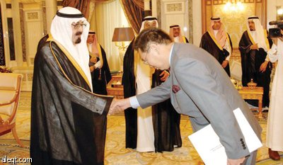 خادم الحرمين يطّلع على الإنجاز الطبي العالمي لجامعة الملك سعود