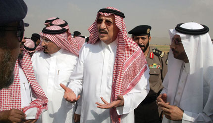 محمد بن ناصر يؤكد ثقة القيادة بالعاملين في مركز القيادة والسيطرة في الخوبة