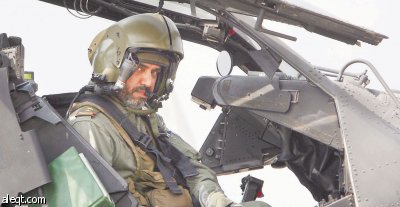 طائرة الأباتشي (الدبابة الجوية) تشل حركة المتسللين وتدك حصونهم