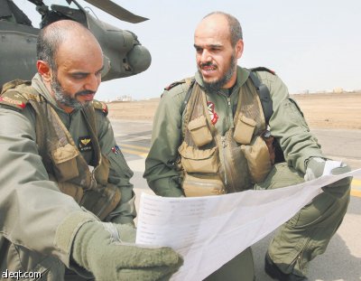 طائرة الأباتشي (الدبابة الجوية) تشل حركة المتسللين وتدك حصونهم