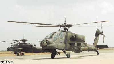 طائرة الأباتشي (الدبابة الجوية) تشل حركة المتسللين وتدك حصونهم