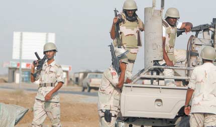 القوات السعودية تحبط هجوما مسلحا لمئات المتسللين