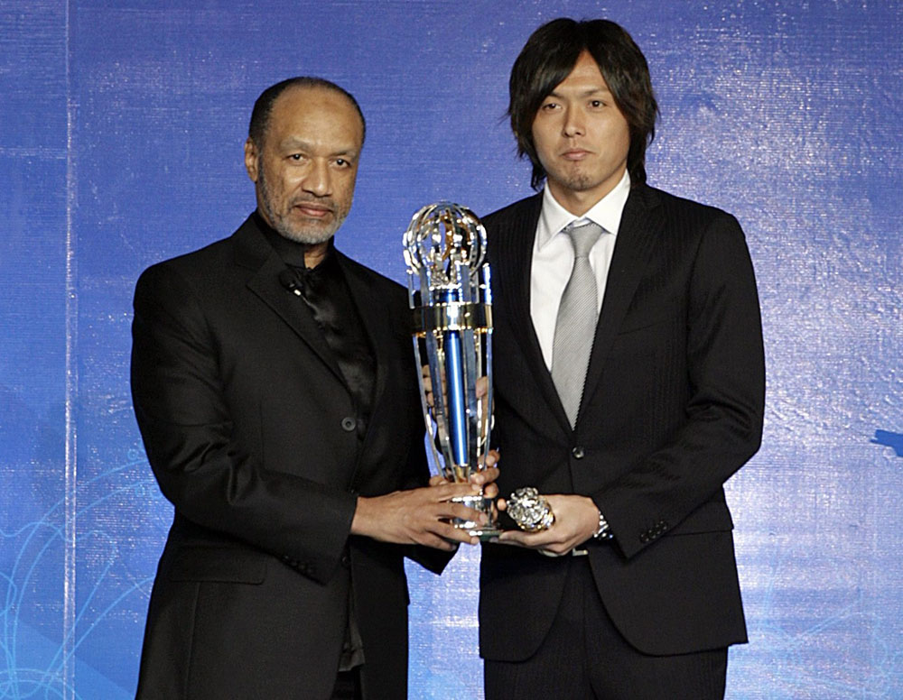 الياباني ايندو أفضل لاعب أسيوي لعام 2009 صحيفة الاقتصادية 