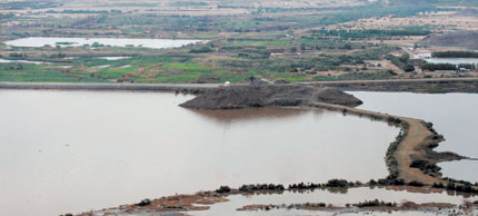 جدة بعد الكارثة .. "بحيرة المسك" تكشف التناقض.. الدفاع المدني يخلي المستشفيات والأمانة: ليست خطرة!