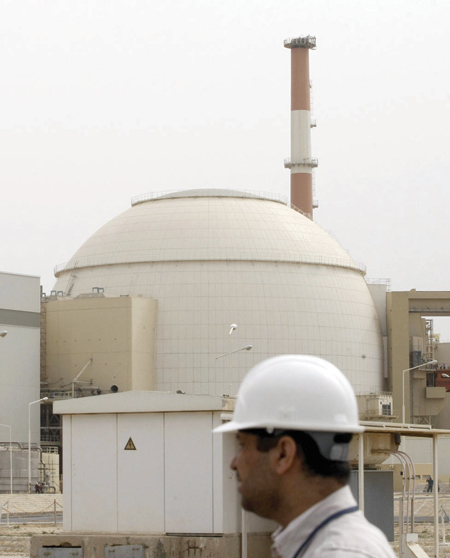 قنبلة نووية إيرانية أم قصف إيران؟