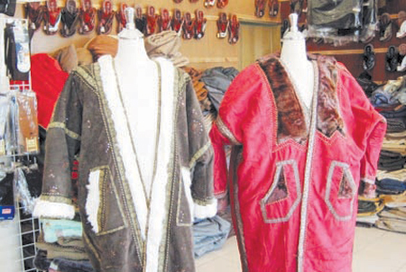 تصاميم جديدة لـ «الفروة النسائية» تلغي احتكارها على الرجال