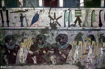 فرنسا تسلم مصر خمس لوحات جدارية أثرية سُرقت قبل ربع قرن