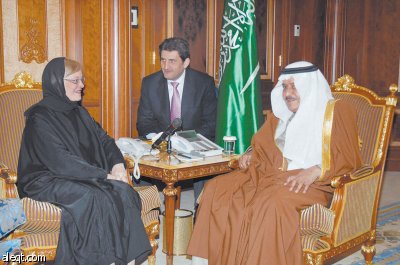 النائب الثاني يتسلم جائزة المانح المتميز لدوره الإنساني والإغاثي