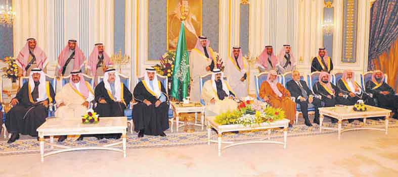 خادم الحرمين يستقبل الأمراء والوزراء وكبار المسؤولين