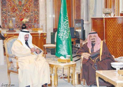 الأمير مشعل يزور  ولي العهد في قصر العزيزية